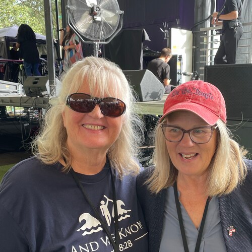 Love my country! We will win this war we are in! Good things are coming!