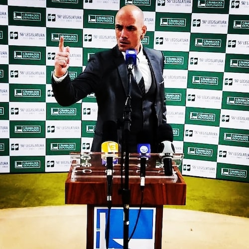 SOU TRANS! Contém palavrão. Conteúdo adulto. Serviço de Streaming de postagens Reaça. Força e Honra!