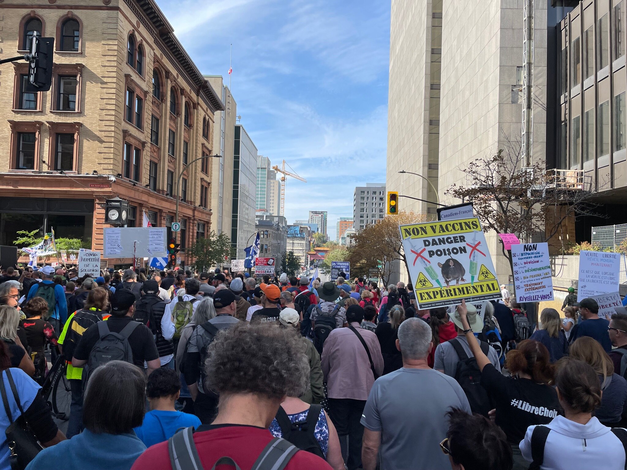 Manif en uniforme Montréal !

Beaucoup de gens de la santé sont présents @RadioQuebec 