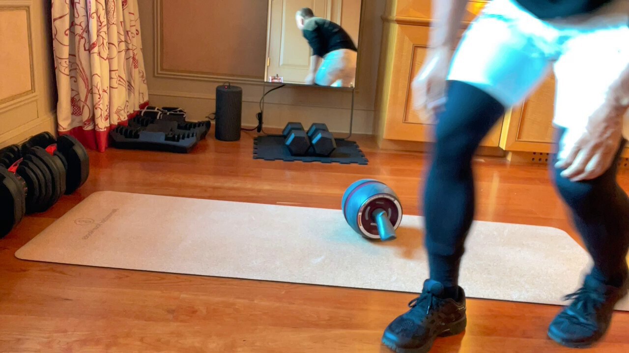 11月6号：尊敬的战友们好．你们健身了吗？传播．C C P病毒．香港危机．疫苗解药的真相了吗？七哥今天一天都和DC来的朋友开会，就没有时间录长视频了……明天的大直播间！