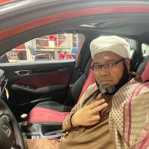 Muslim, Immigrant, Republican leaning Libertarian, US Air Force Veteran.