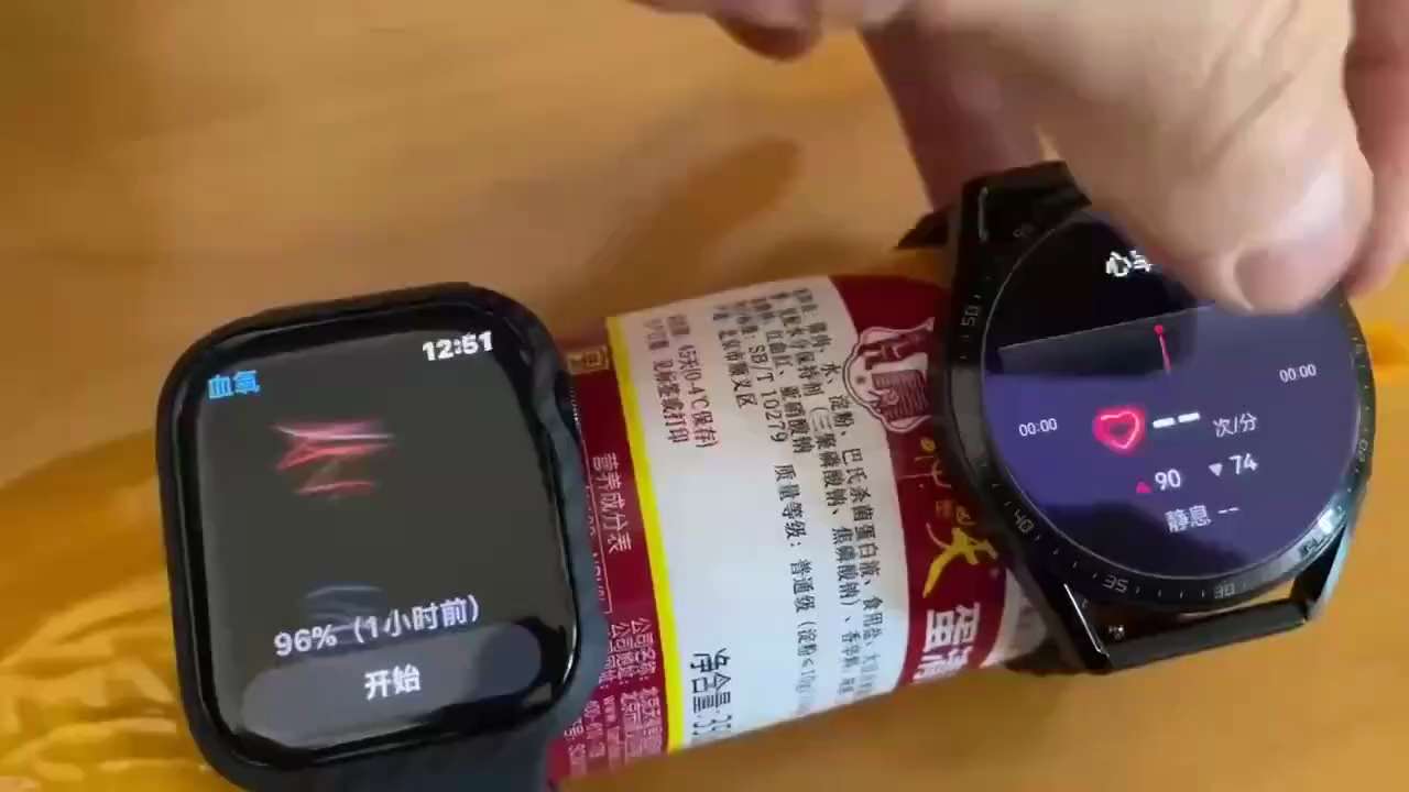 近日，有多位网友表示华为手表可在火腿上、速溶咖啡盒上监测出血氧和心率，官方回应称极小概率会误判，针对这个问题，华为方面会不断优化算法，提高准确度
#华为
#中共制造
#造假