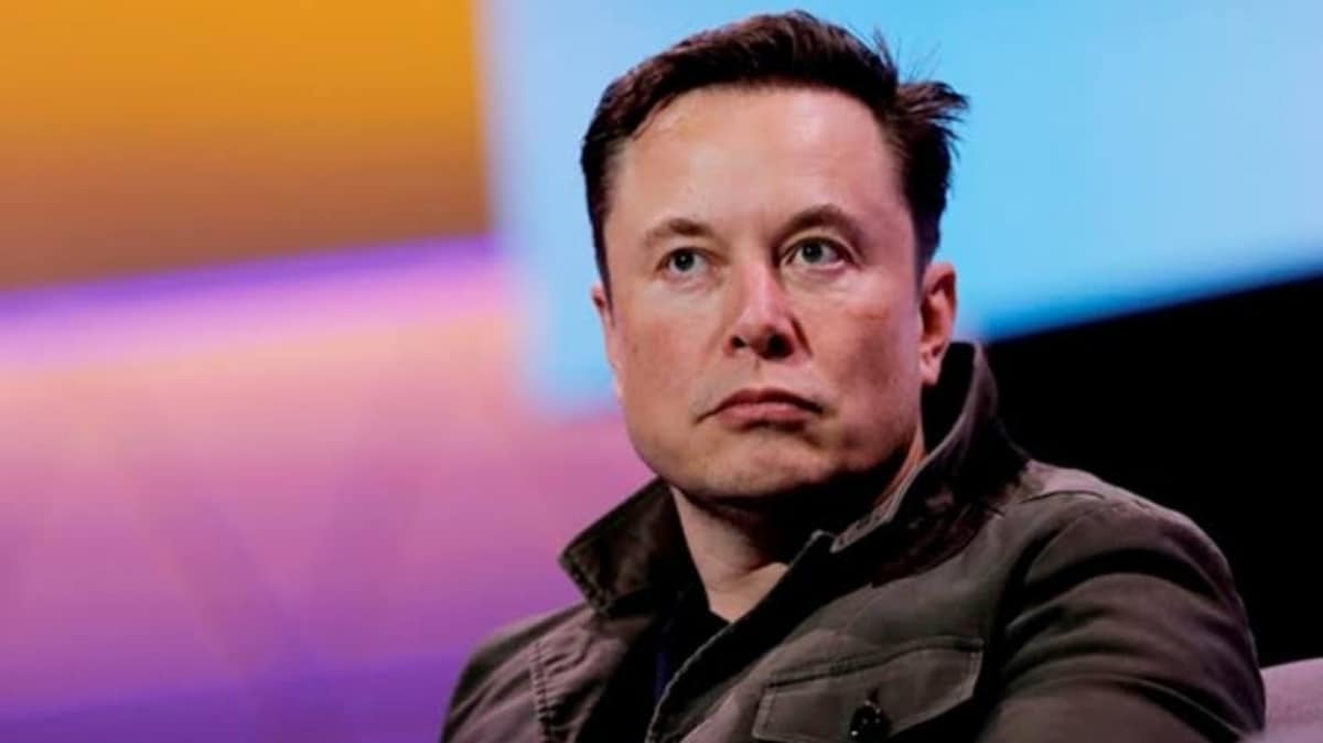 Elon Musk fired the ENTIRE TEAM of Twitter in Brazil, including those responsible for moderating con...
