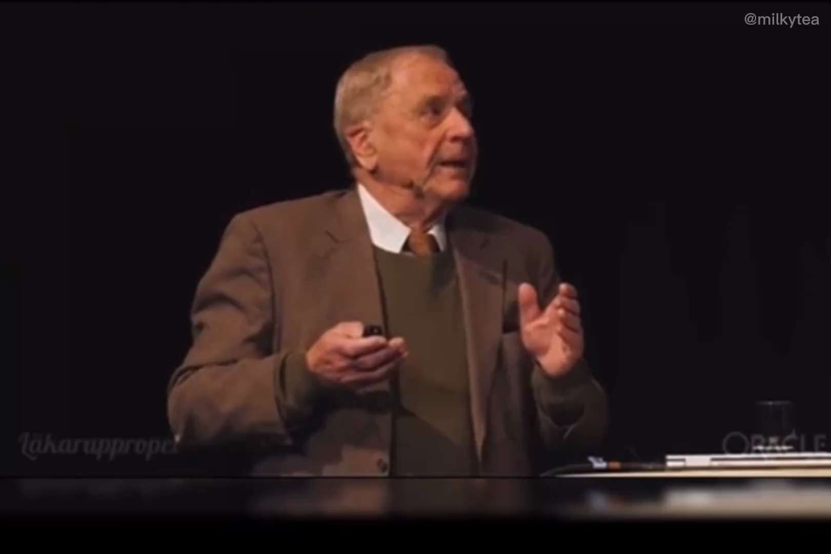 #阿恩·伯克哈德博士证实精子几乎完全被刺突蛋白所取代 
伯克哈德博士的这张医学幻灯片证实了：刺突蛋白几乎完全取代了精子
“如果我是一位育龄女性 #我不会计划与一位接种了疫苗的人生育孩子”🤷‍♀️
人...