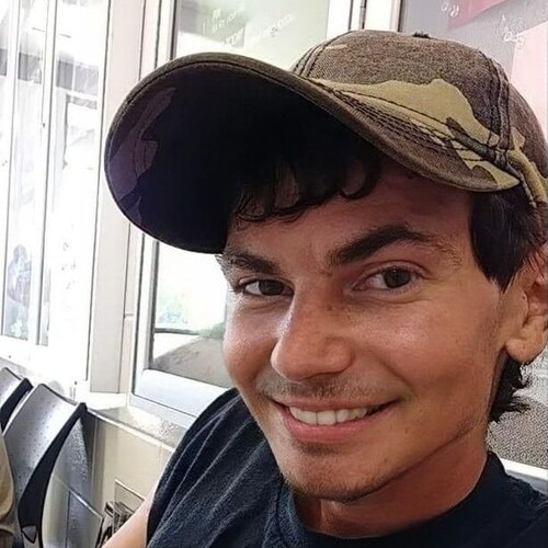 From Miami Florida Moved to South Georgia in 2007 love to camp fish bushcrafting & im 28