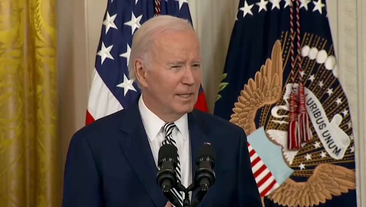 Biden is giving a presentation on artificial intelligence.

He has no idea what he's talking about...