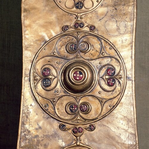 London boy born in Fulham half English and Irish I belong to London and Dublin.