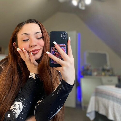 Administrative and Financial management 🎓. 
Single 🥰
Capricorn ♑.