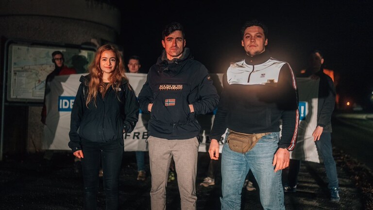 Lederhosenrevolte [https://t.me/lederhosenrevolte]:

Our activists welcomed Mister #Remigration to #Passau today.

📣 The metapolitical struggle continues 