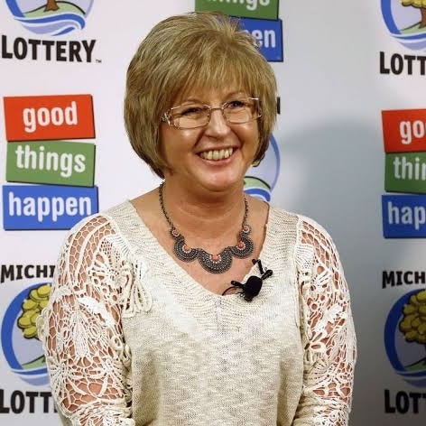 I’m Julie Leach the Detroit Michigan. Am the Powerball winner of $310,500,000 I’m giving out $100,000 to my first 3k fol...