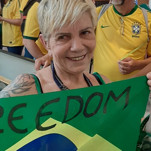 Promotora de eventos de seresta e ativista politica conservadora. Movimento Vem Pra Direita Volta Redonda.