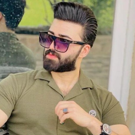 I am a distinguished business marketer on global platforms, specializing in highlighting and promoting brands online.