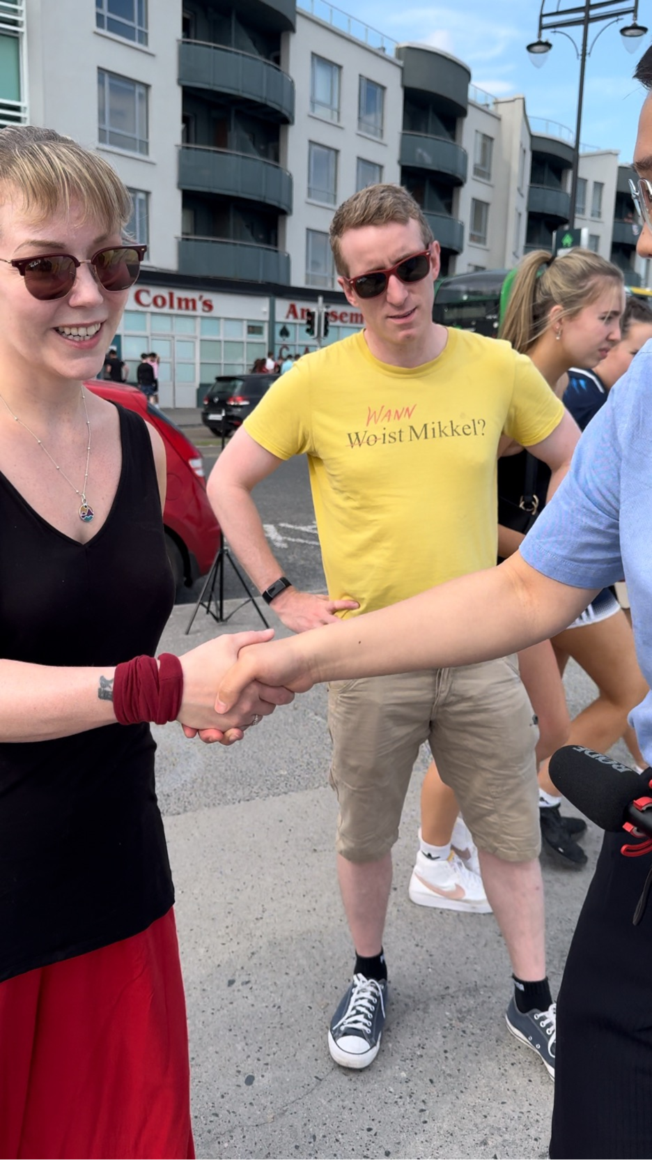 5月7日，我們很榮幸遇到了目睹8964現場的攝影師！！！🙏🙏🙏

5月11日，我們分別在市中心和海灘抗議中共，這一天也是Samson的生日。🎂🎂🎂❤️❤️❤️

We met with a...