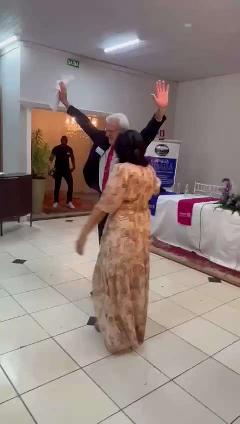 Texto do Rotary Club de Barretos:

Na comemoração dos 88 anos do Rotary Club de Barretos, o Casal Go...