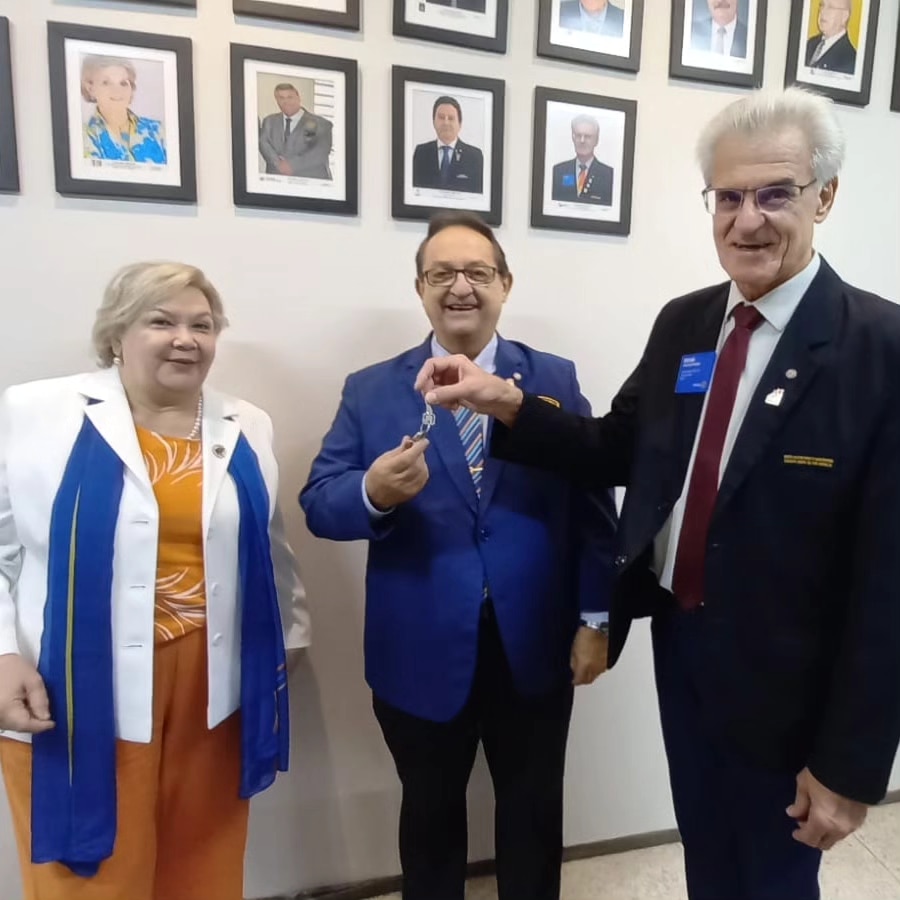 Nesta segunda-feira o Gov. 2023-24 José Luiz Pavam e esposa Rita de Cássia entregaram o relatório fi...