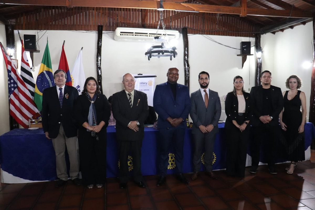 No dia 24 de junho de 2024, durante a cerimônia de posse da nova Pres. do Rotary Club de Lins - Nort...