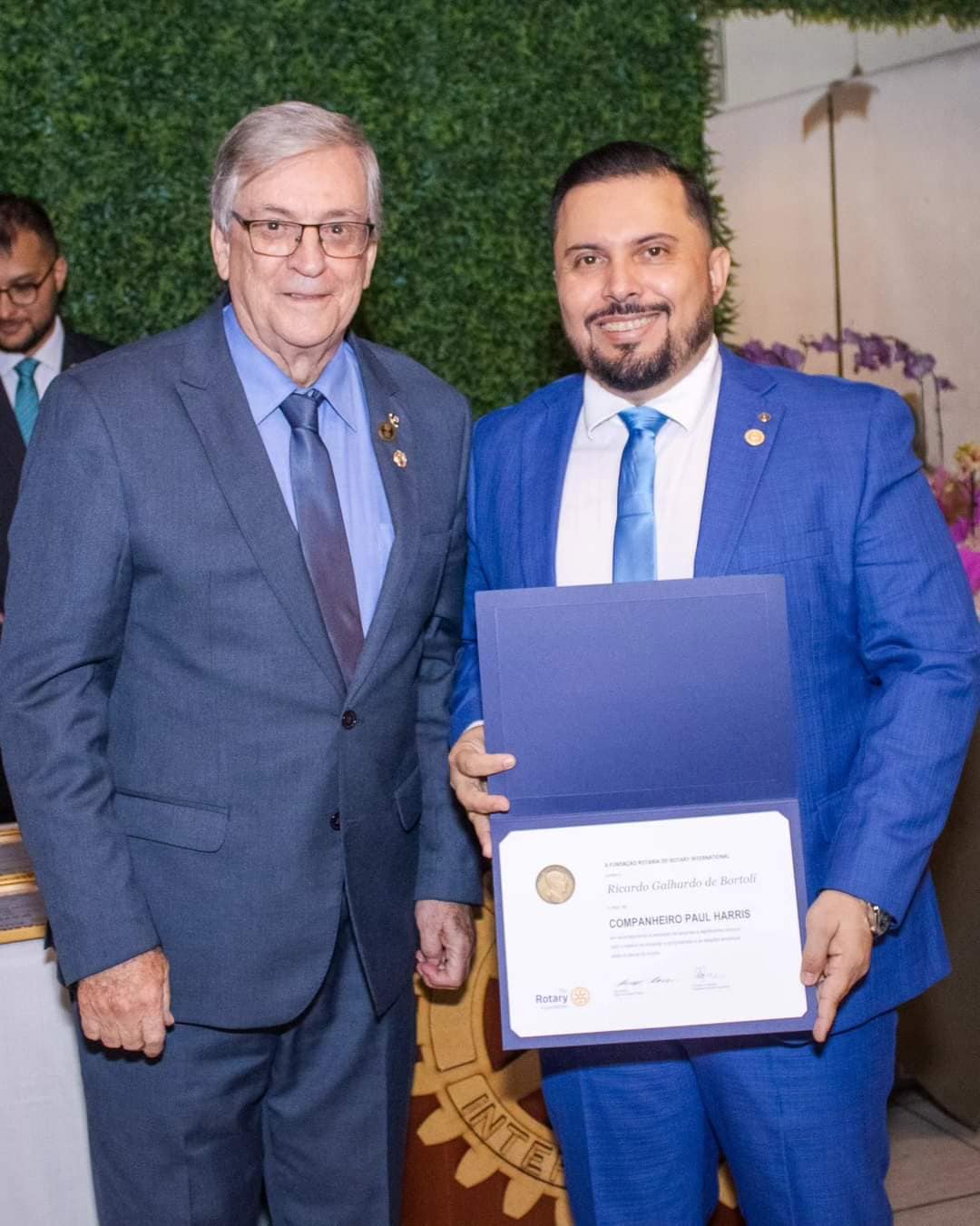 Texto de Ricardo Bortoli:

Ao encerrar a gestão a frente do Rotary Club de Lins, fui agraciado com o...