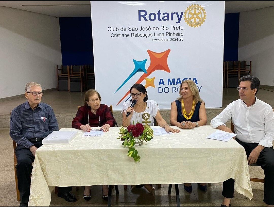 Texto do Rotary Club de São José do Rio Preto:

Pres. Cristiane Pinheiro realizou reunião festiva do...