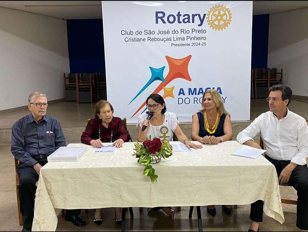 Texto do Rotary Club de São José do Rio Preto:

Pres. Cristiane Pinheiro realizou reunião festiva do...
