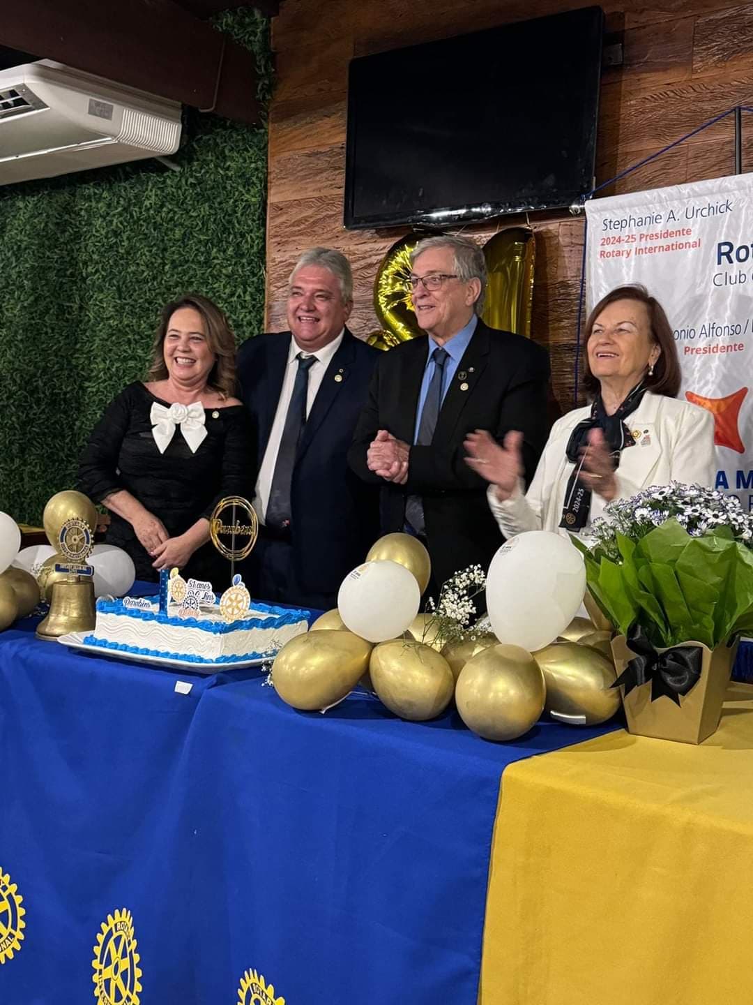 O Rotary Club de Lins comemorou os 81 anos de existência com homenagem aos pais, carta do Gov. Eder ...