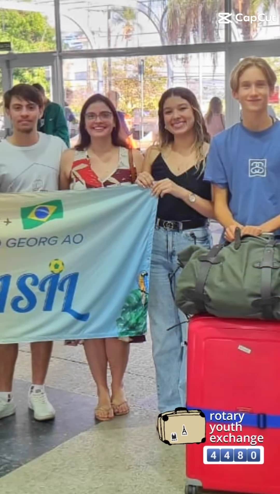 Texto do YEP4480:

Nosso chegadas e partidas de hoje é o desembarque do jovem Georg, que terá seu fa...
