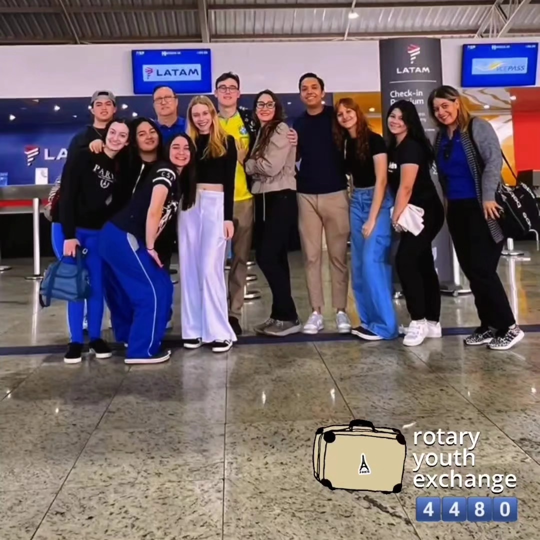 Texto do YEP4480:

Nosso chegadas e partidas de hoje é o embarque do nosso querido Bruno, para seu f...