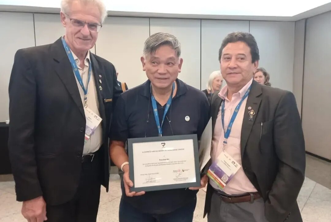 Texto do Gov. José Luiz Pavam:

Acompanhado do Gov. Gerson Januário (ano rotário 2022-23), entreguei...