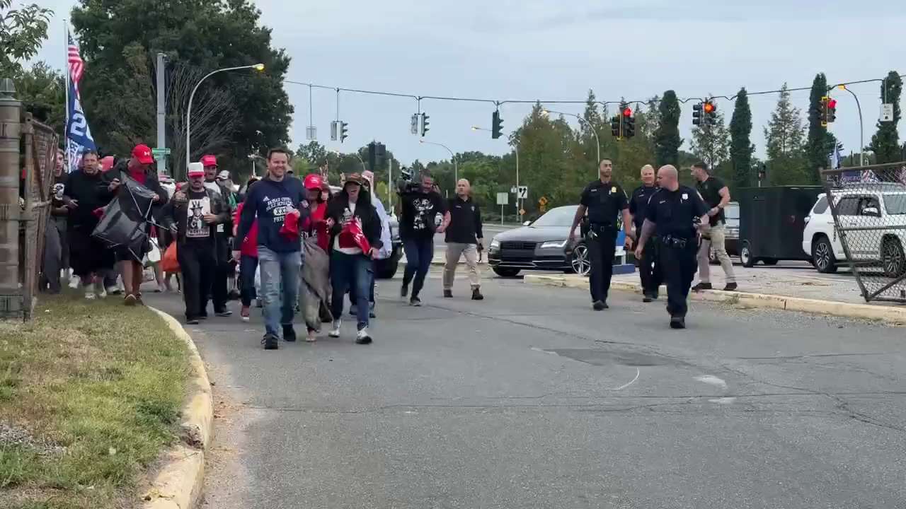 Gates are open for Long Island Trump rally

http://citizenfreepress.com/
