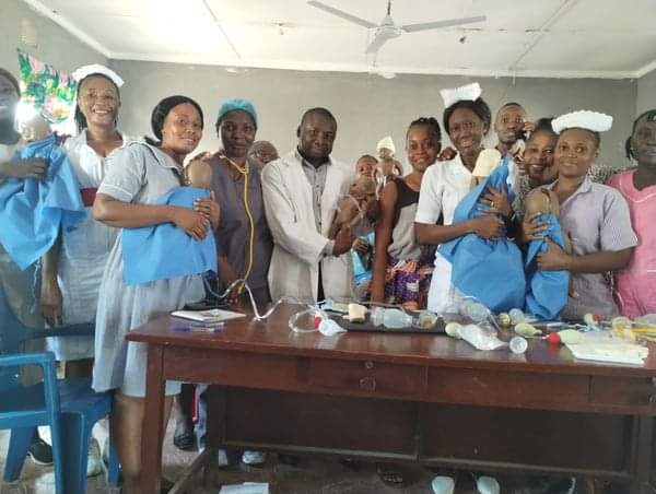 Texto do Rotary Brasil:

Em Serra Leoa, o Rotary está fazendo a diferença ao treinar mais de 650 pro...