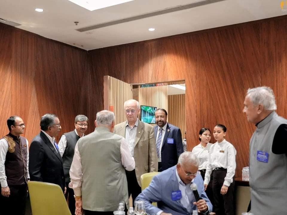 Texto do Rotary Imagem Pública Brasil:

Namastê Mário César Martins de Camargo! O distrito 3060, jun...