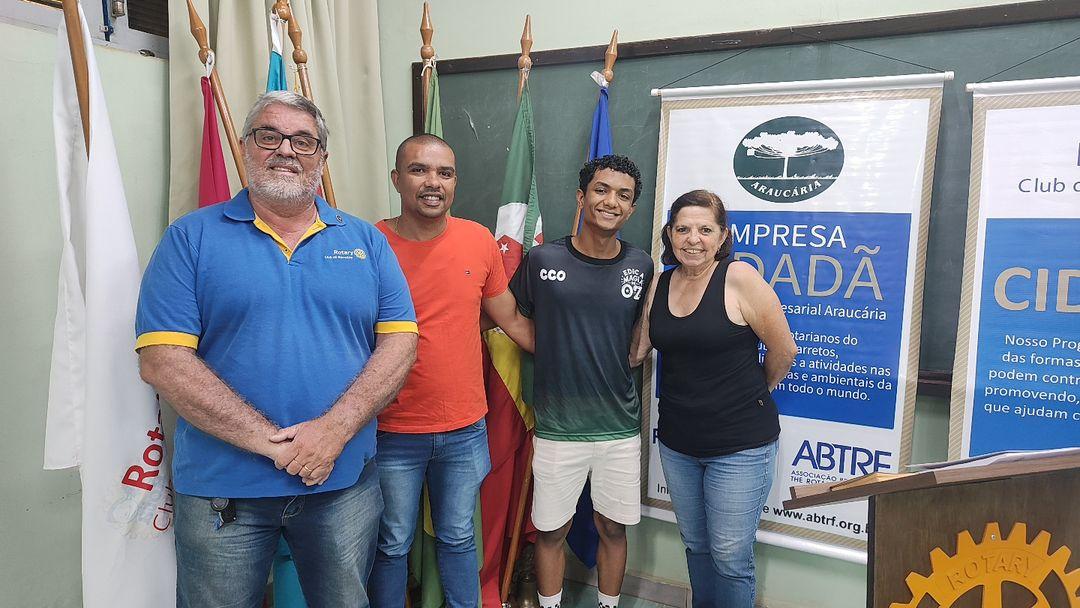 Os nossos candidatos para intercâmbio Alex e João Pedro, juntamente com suas famílias, participaram ...