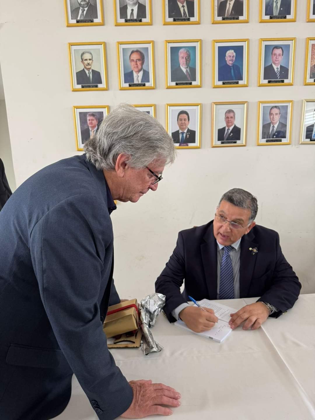 Texto do Gov. Israel Alfonso:

Estivemos com o companheiro Paulo Eduardo Fonseca e tivemos o privilé...