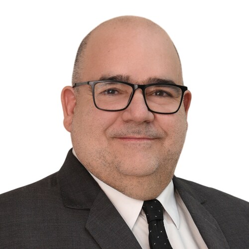 Patriota. Pai. Advogado. Professor de Pós-graduação em direito ambiental e áreas afins. Palestrante. Eterno aprendiz. Ra...