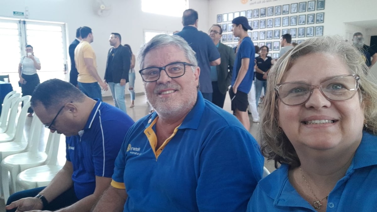 O Pres. do Rotary Club de Barretos, Paulo Fernando Mazer, Oficial de Intercâmbio - Hélio Cardoso  e ...