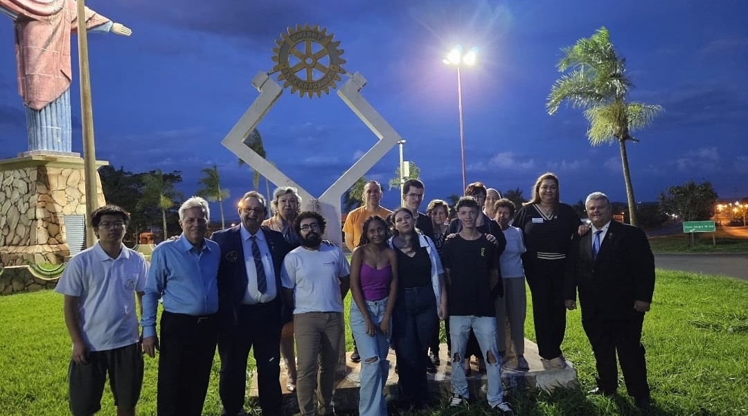Texto da Família Rotária de Ariranha:

No dia 1 de novembro tivemos a honra de receber a visita do c...