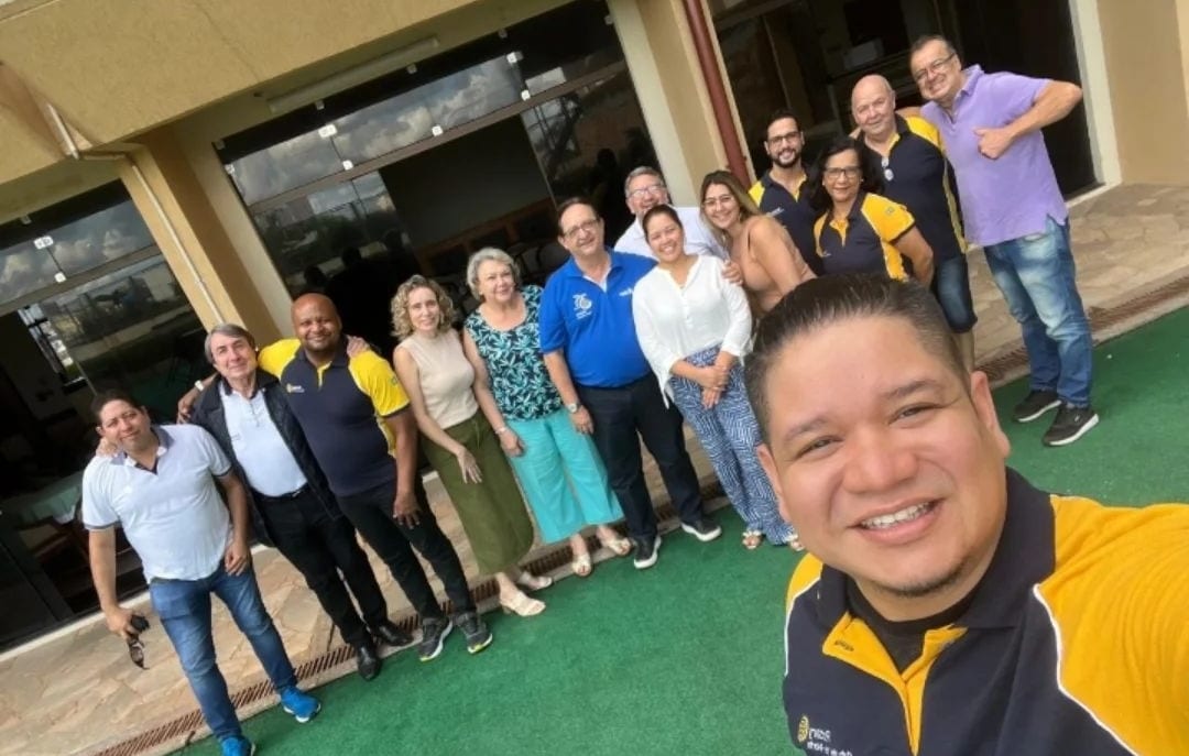 Texto do Rotary Club de Lins - Norte:

No dia 09 de novembro, o Rotary Club de Lins - Norte recebeu ...