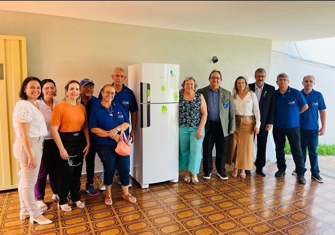 Rotary Club de Jales - Grandes Lagos realiza entrega de projeto de subsídio distrital na visita do c...