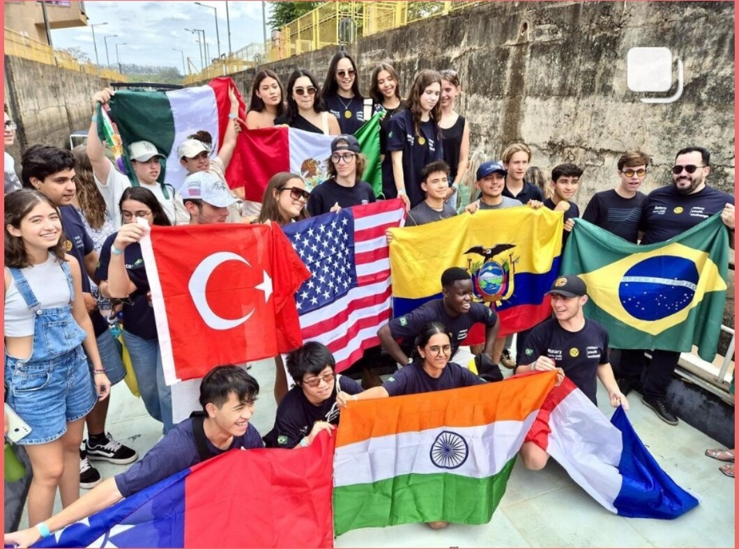 Texto do Rotary Club de Lins - Sul:

No dia 07 de dezembro, vivemos momentos especiais na Estância T...