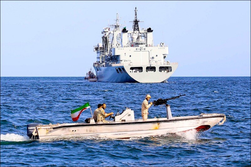 Israel's international news channel i24NEWS exclusively reported on January 2 that U.S. intelligence agencies have uncovered a complex weapons supply chain between Chinese Communist Party and the Yemeni rebel group Houthi movement. This arrangement began when the Houthis started attacking ships in the Red Sea.
According to the report, CCP has been covertly providing weapons to the Houthis. In exchange, vessels flying the Chinese flag are granted safe passage through the Red Sea.