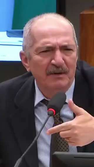 "Ministra de Lula impede construir #estrada com a desculpa esfarrapada de proteger a floresta"

Aldo...