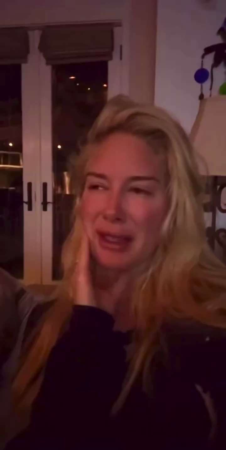 Actress/singer Heidi Montag weeps over losing the family home

https://citizenfreepress.com/
