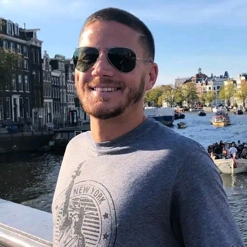💪 Proud Army Man 🇺🇸 | Adventure Seeker 🌍 | Fun & Flirty 😏 | Fitness Junkie 🏋️‍♂️ | Lover of Good Vibes ✨
When I'm not in uniform.