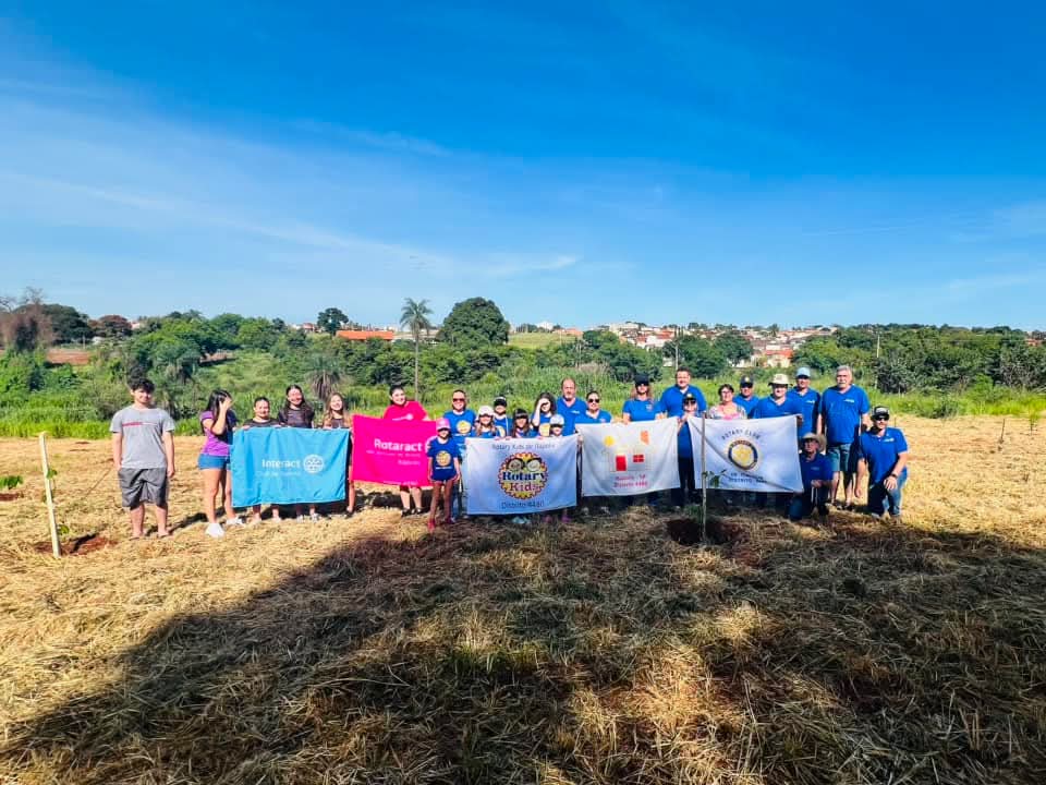 No dia 25.01.25, foi realizado o Projeto de Arborização da Família Rotária de Itápolis no bairro Nov...