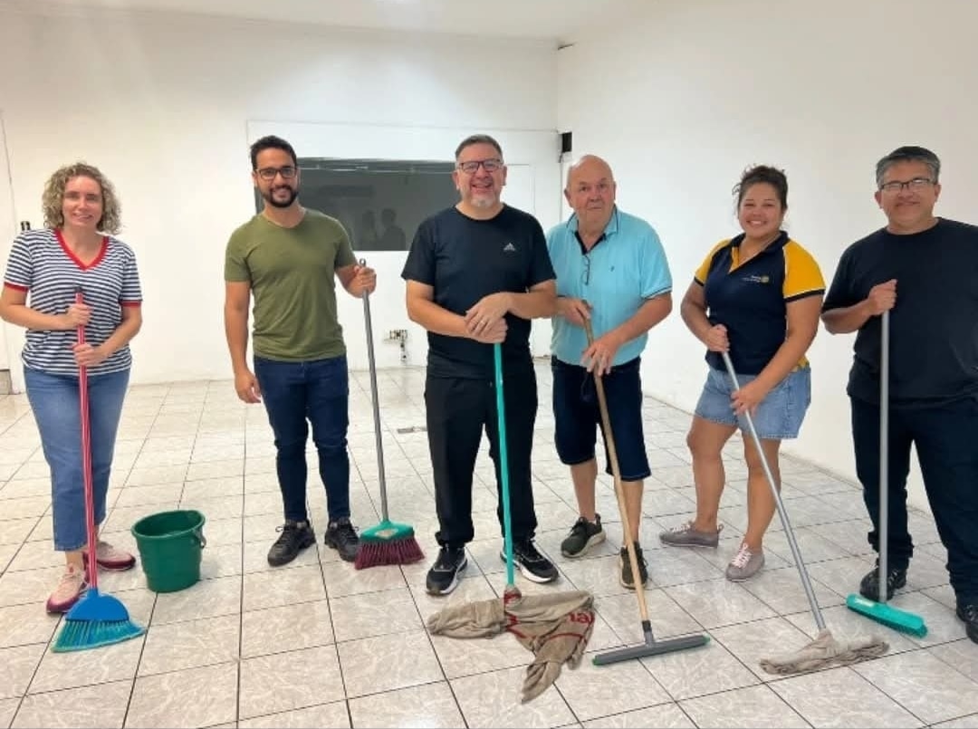 Texto do Rotary Club de Lins - Norte:

Servir para Transformar Vidas!

Hoje foi dia de arregaçar as ...