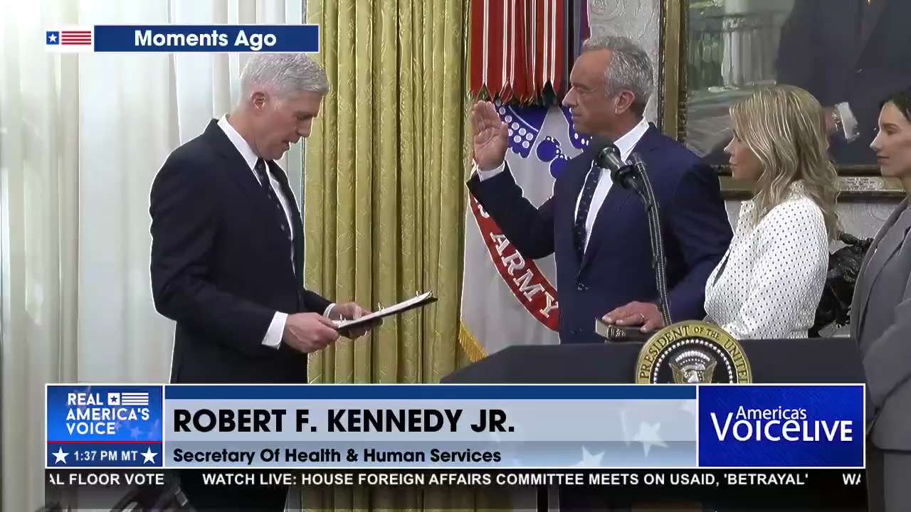 RFK JR. HAS BEEN OFFICIALLY SWORN IN AS HHS SECRETARY!

@realDonaldTrump
 @RobertKennedyJr
