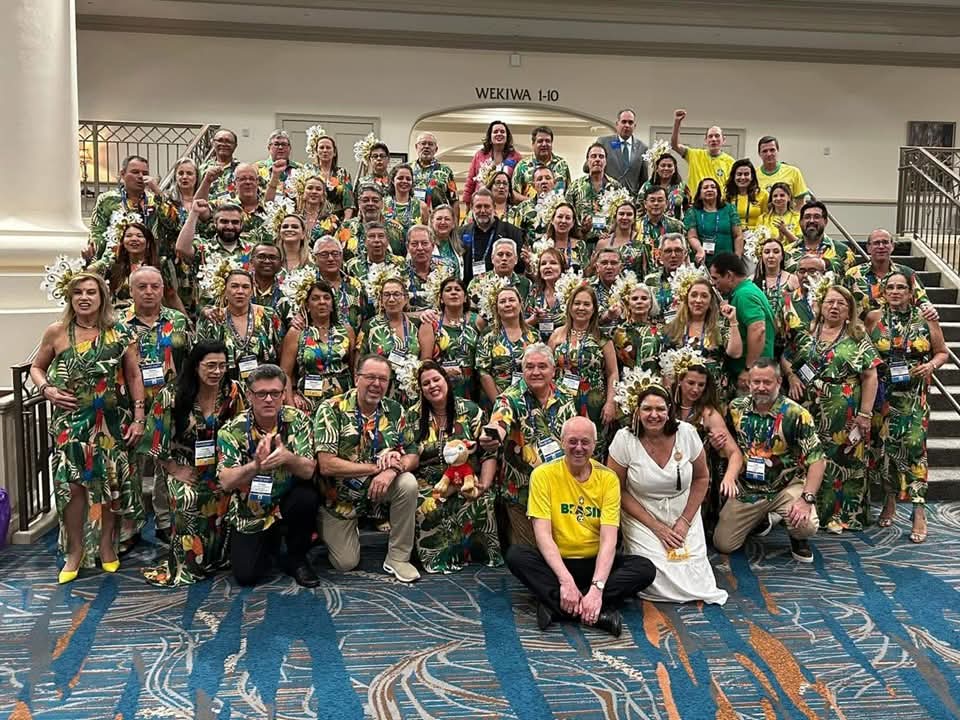 Texto do Rotary Imagem Pública Br:

Onde há brasileiros, há alegria. Este é um fato marcante e certo...