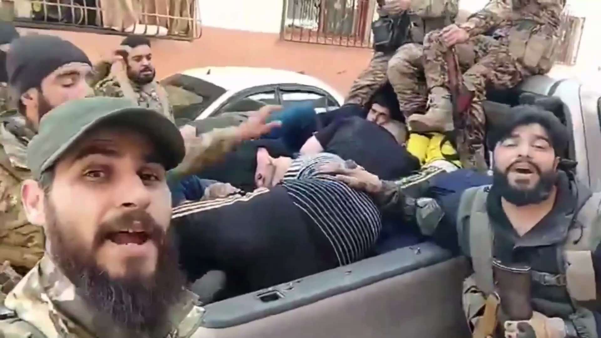 Islamic militants in Syria are rounding up and executing Christians 

http://citizenfreepress.com/
