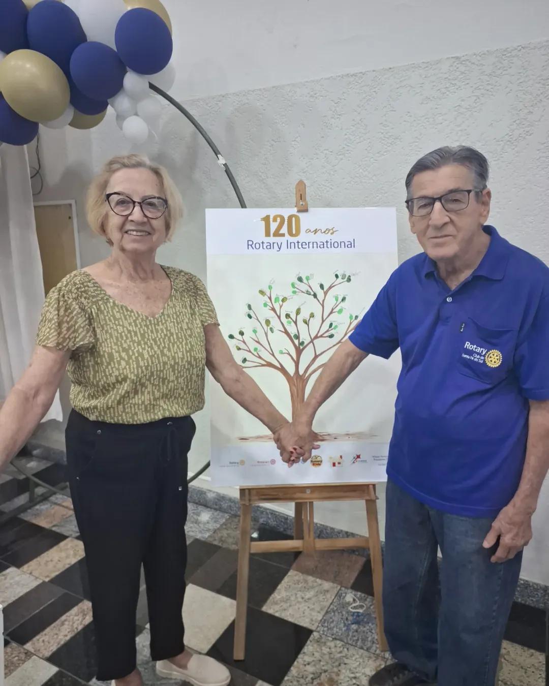 No dia 10 de março, durante a Reunião Ordinária do Rotary Club de Santa Fé do Sul, o casal Fausto Ca...