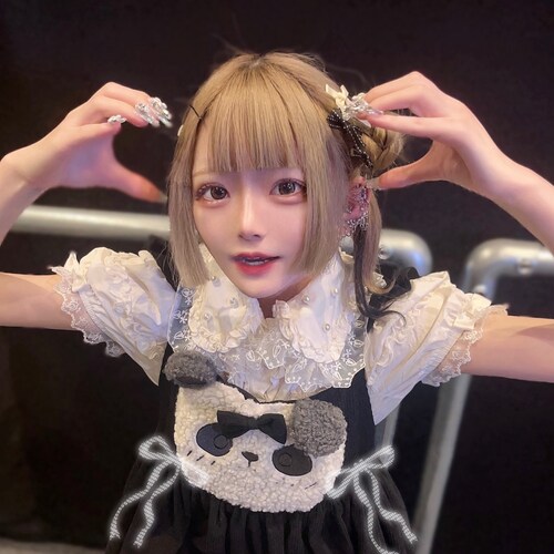 -日本女孩-现役小偶像🎧
Japanese idol♡刹那さくsetsuna saku♡
💉🐼No Covid Vaccine 🐼💉