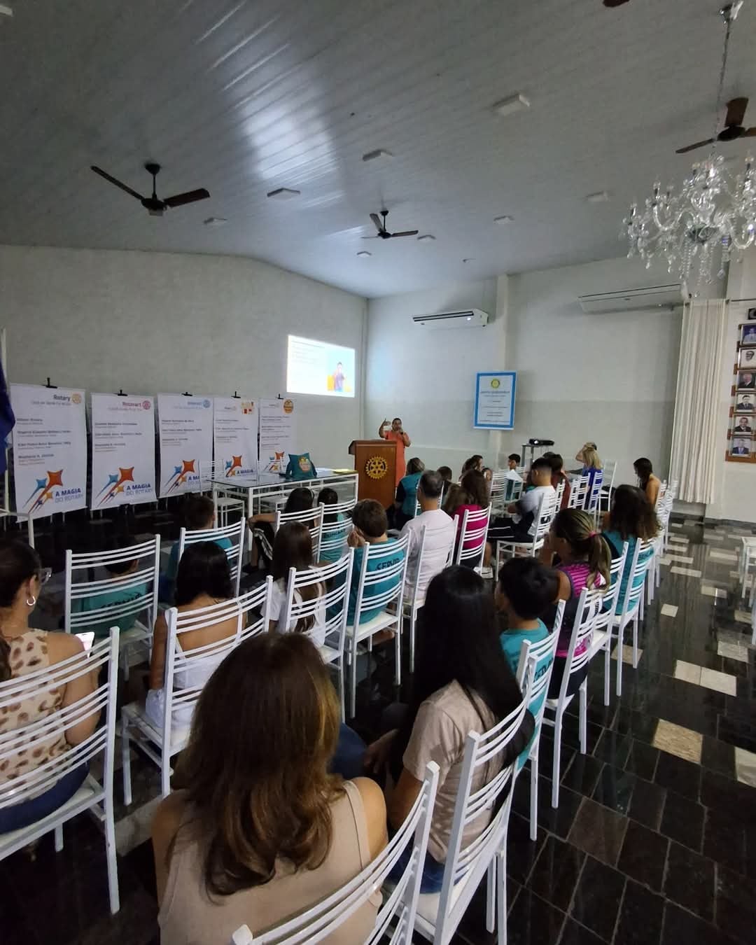 Na noite do dia 31 de março, foi realizado pelo ROTARY KIDS de Santa Fé do Sul, acompanhados de suas...
